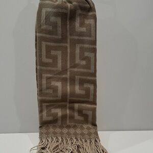 NWT Aldo Unisex Beige & Tan Greek Key Extra Long Scarf. Size 25”x 72”